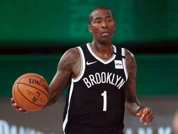 上海U20男足队员失利后哭成一片，徐根宝：哭什么？责任在我（上海U20男足败阵众将落泪，徐根宝：别哭，责任我扛）