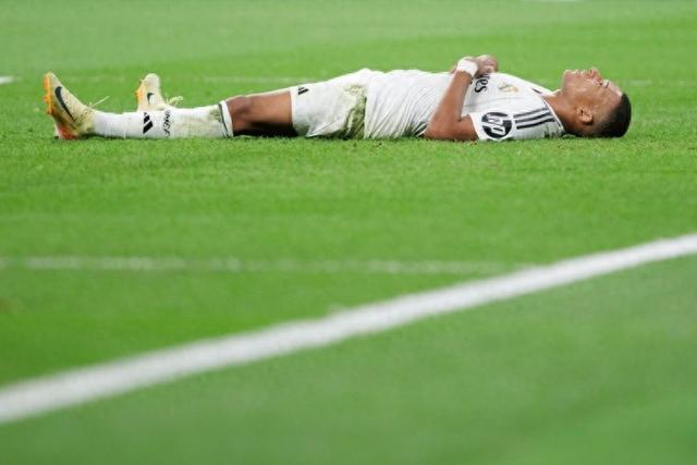 都体：弗拉霍维奇可能缺席尤文20场比赛，包括多场关键战役（都体：弗拉霍维奇恐无缘尤文20战，多场关键对决受影响）