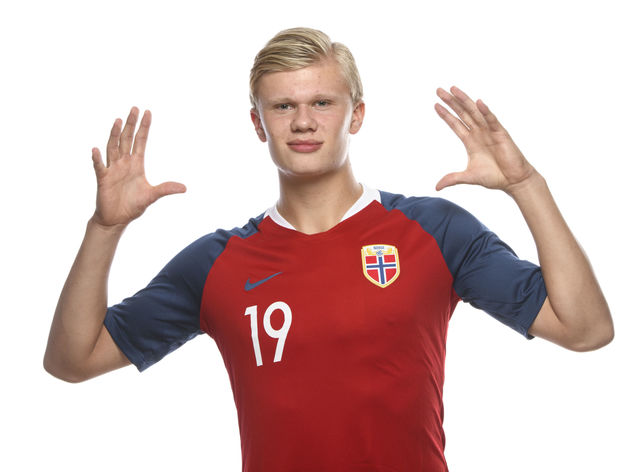 萨拉赫告别迪亚斯：很荣幸能参与你的成功故事，祝你一切顺利（萨拉赫送别迪亚斯：有幸见证你的荣耀，祝你前程似锦）