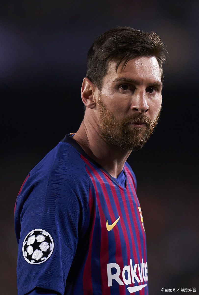 天空：曼联1月不会积极出售齐尔克泽，最近他发挥了一些作用（天空体育：曼联今冬不主动出售齐尔克泽，近期表现已有所贡献）