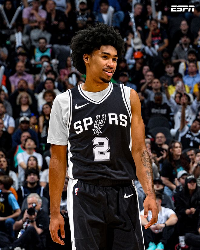 湖人浓眉哥篮下统治球队获胜（浓眉篮下制霸助湖人取胜）