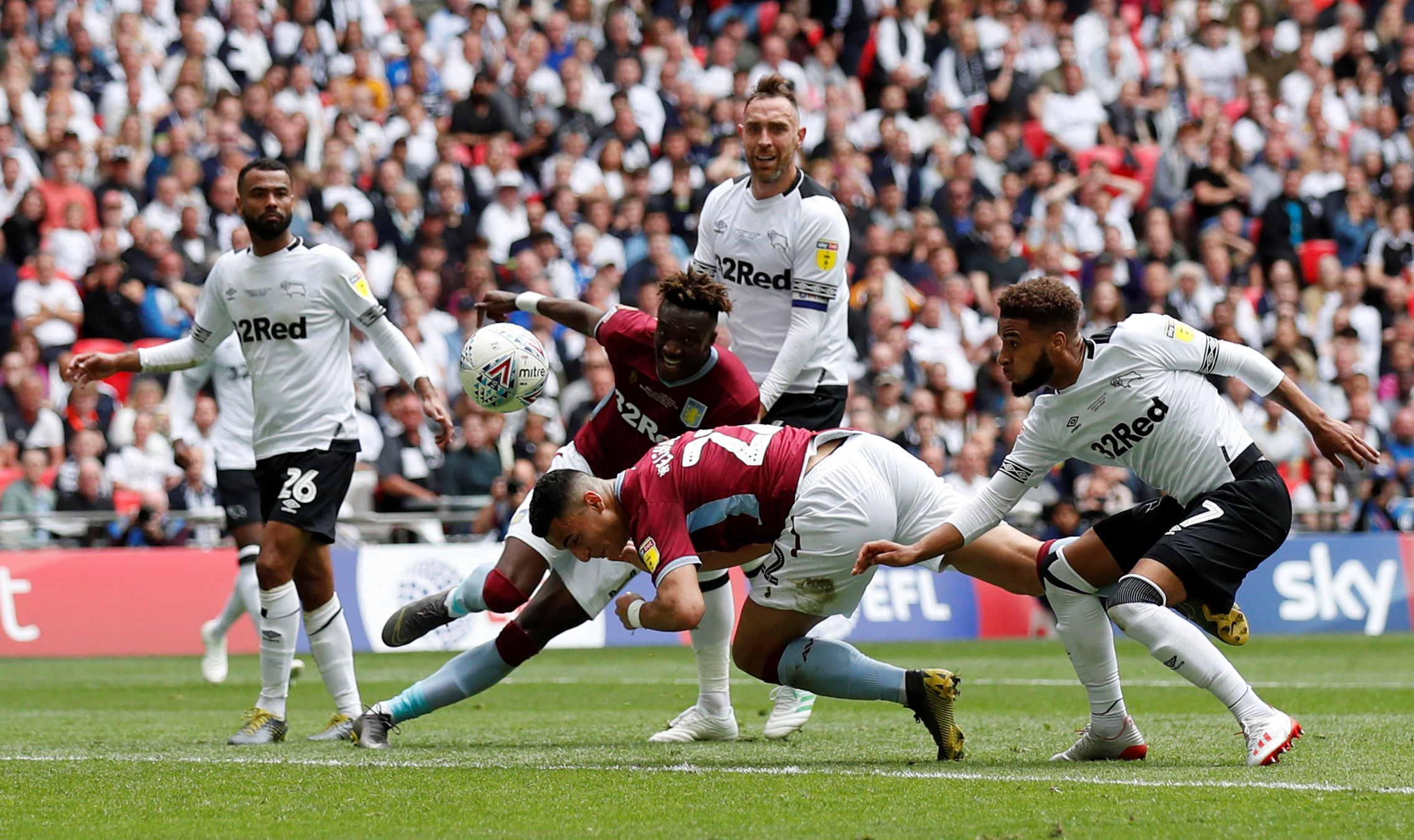 三分失准却依旧赢球（外线哑火仍带走胜利）