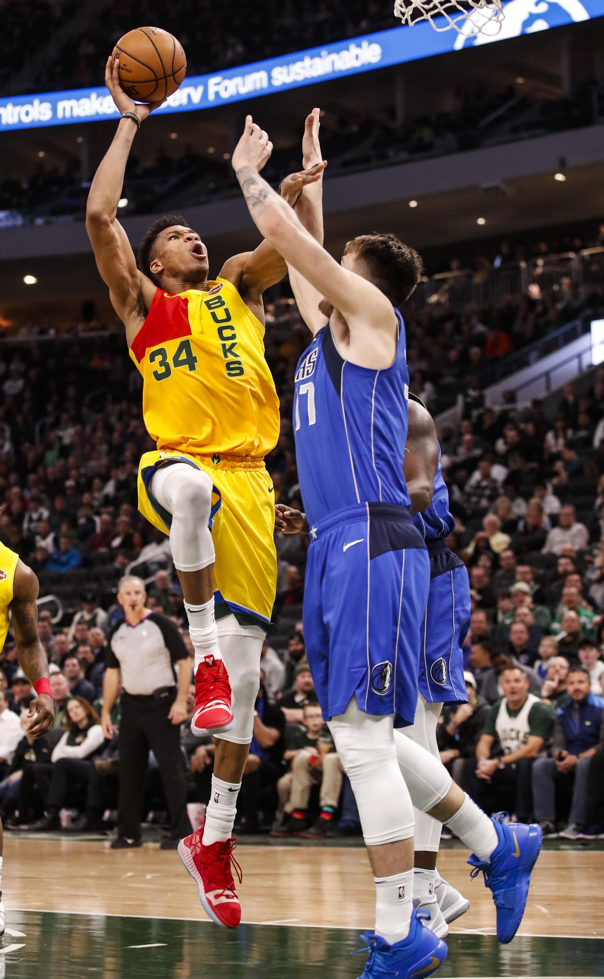 里尔年轻中场布阿迪被多家豪门关注，转会呼声高，期待其未来成为新星。（里尔小将布阿迪获多豪门青睐，转会热度高涨，未来新星可期）